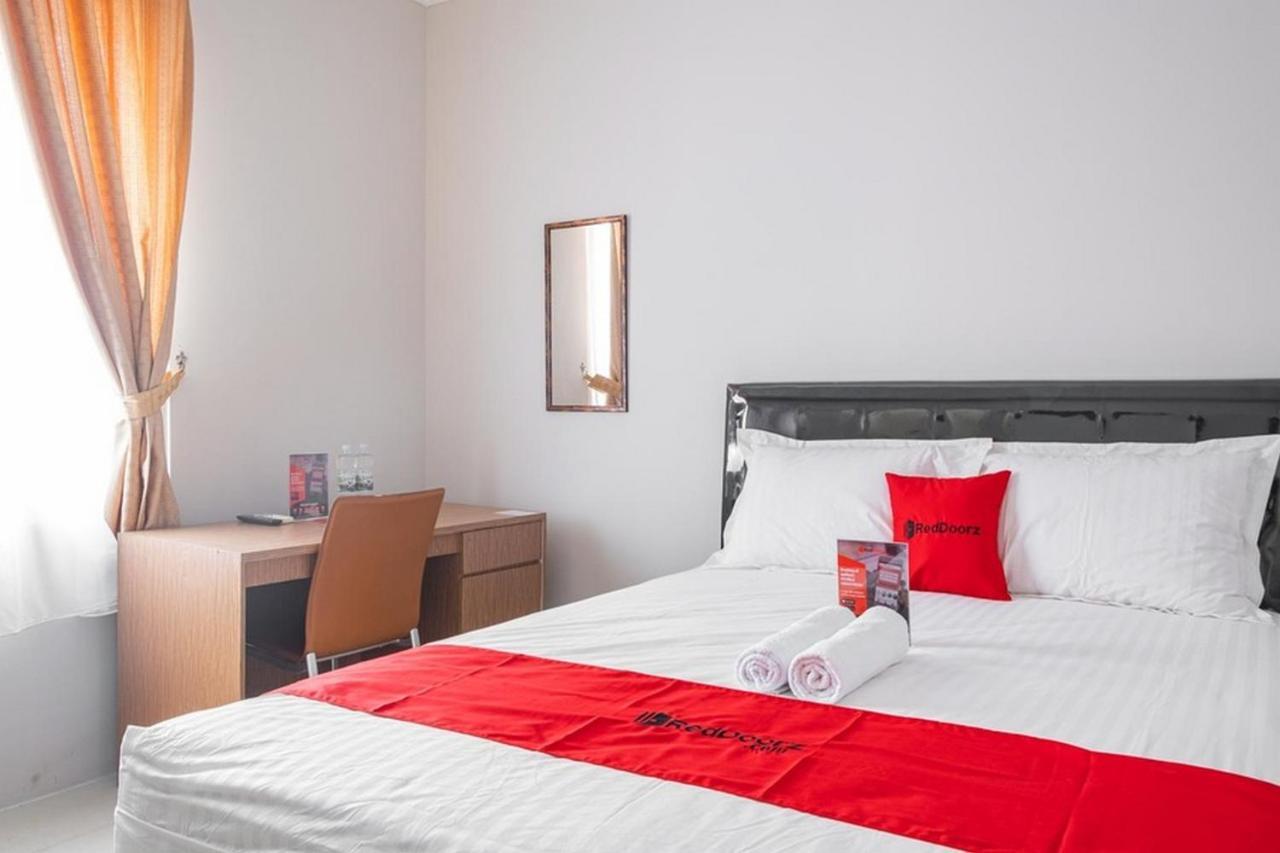 מלון טנגרנג Reddoorz Near Siloam Karawaci 3 מראה חיצוני תמונה