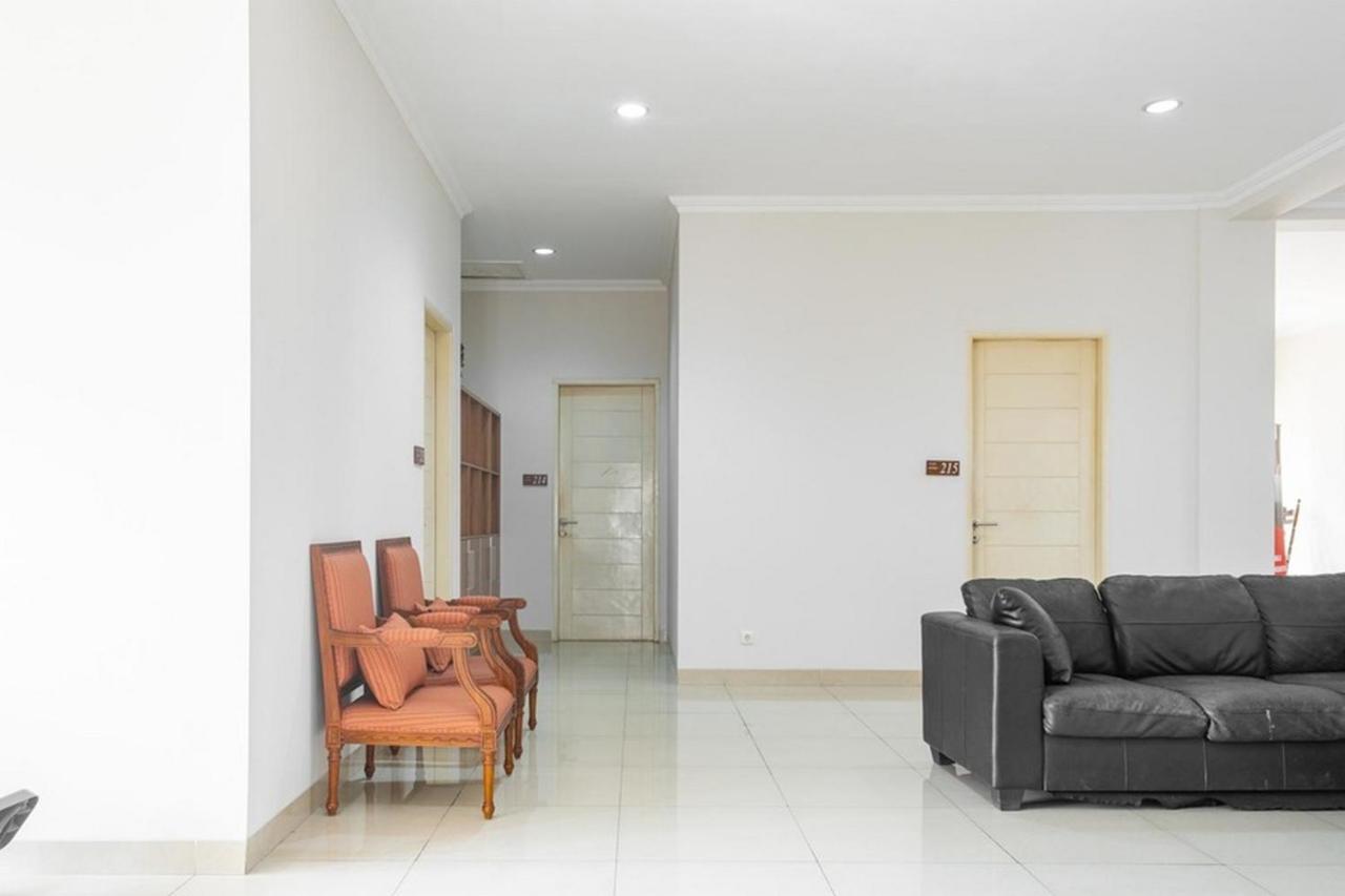 מלון טנגרנג Reddoorz Near Siloam Karawaci 3 מראה חיצוני תמונה