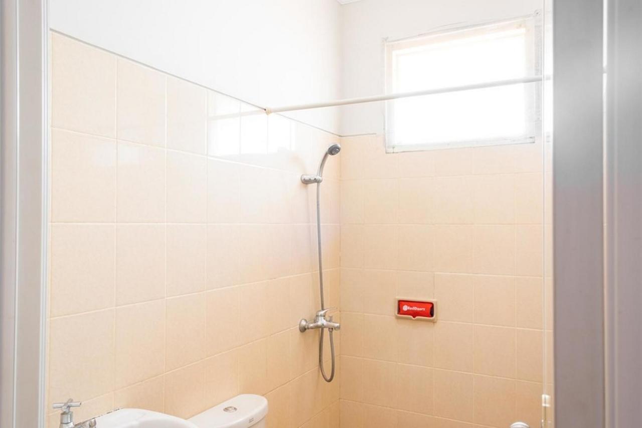 מלון טנגרנג Reddoorz Near Siloam Karawaci 3 מראה חיצוני תמונה