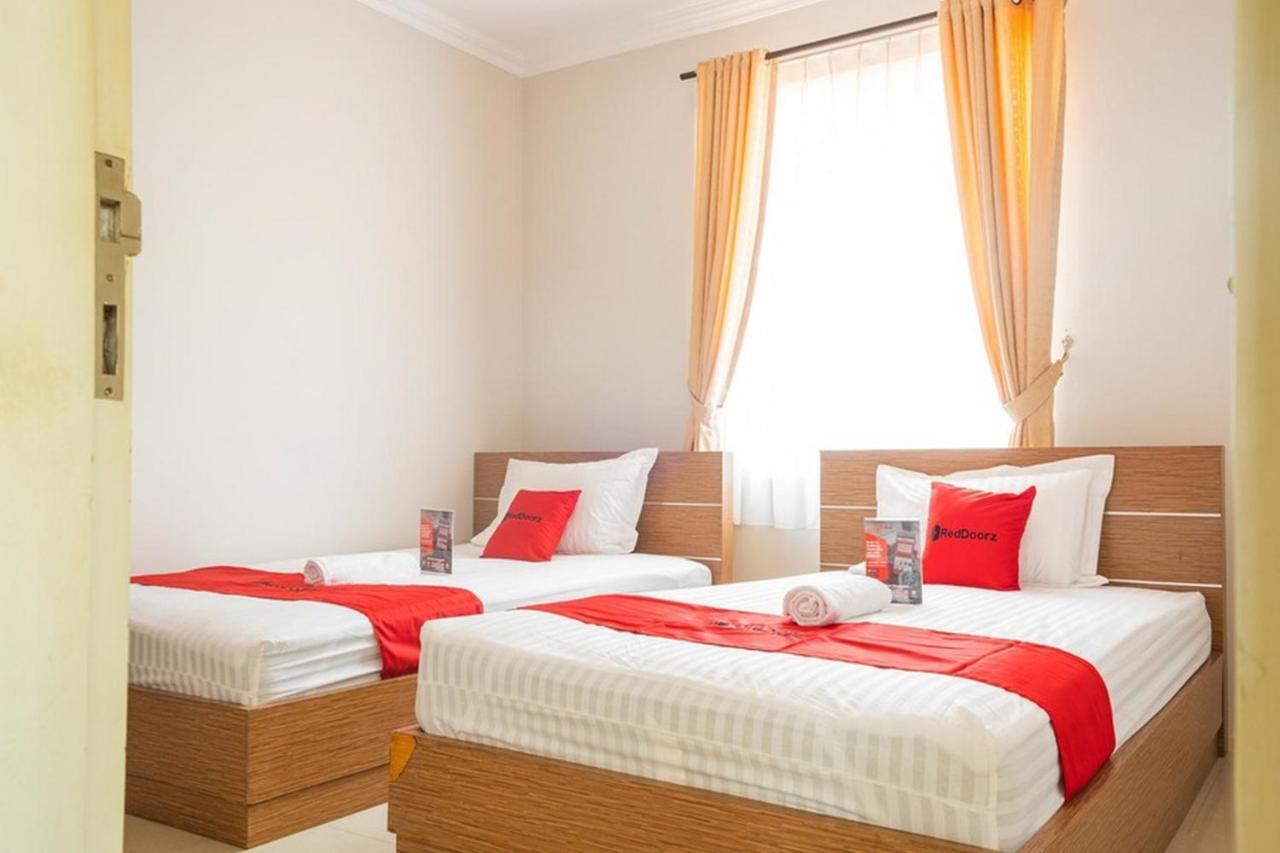 מלון טנגרנג Reddoorz Near Siloam Karawaci 3 מראה חיצוני תמונה