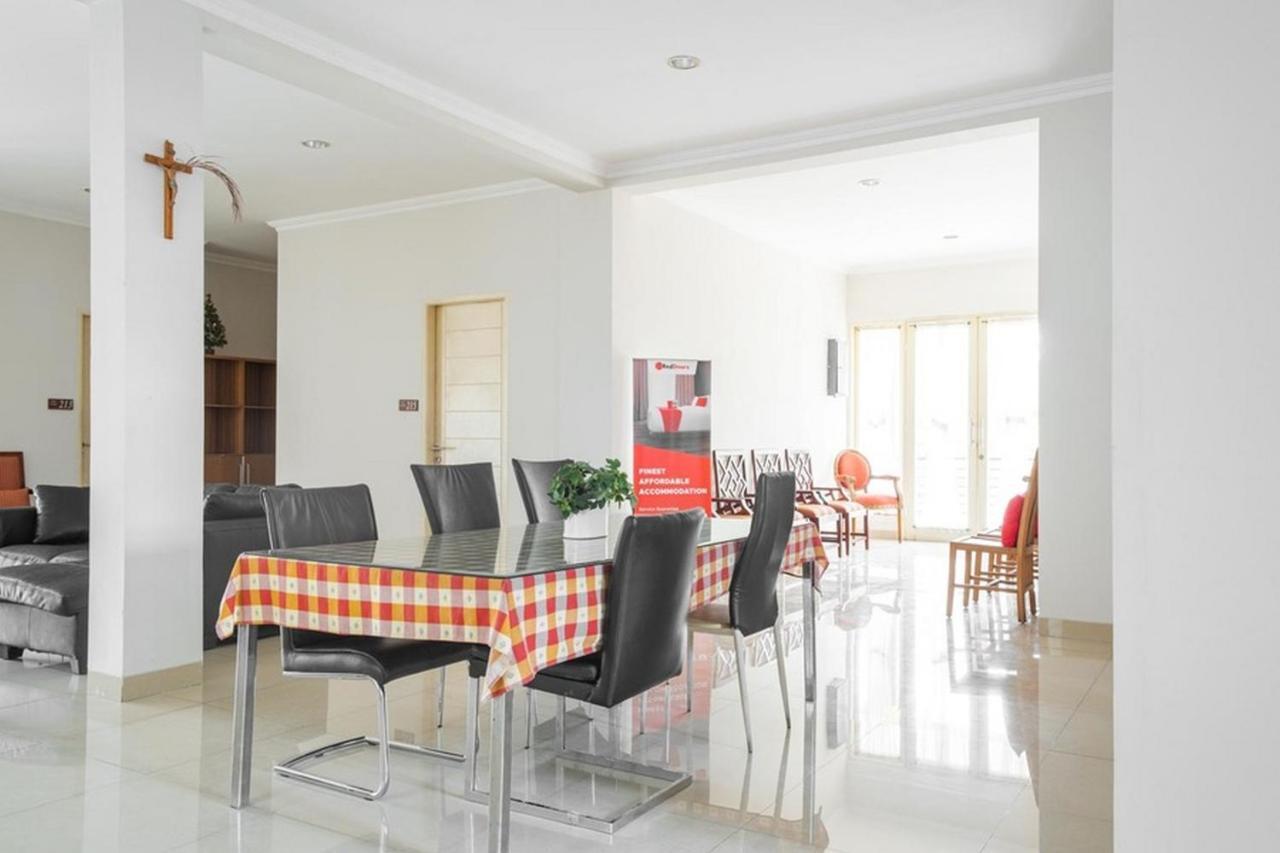 מלון טנגרנג Reddoorz Near Siloam Karawaci 3 מראה חיצוני תמונה