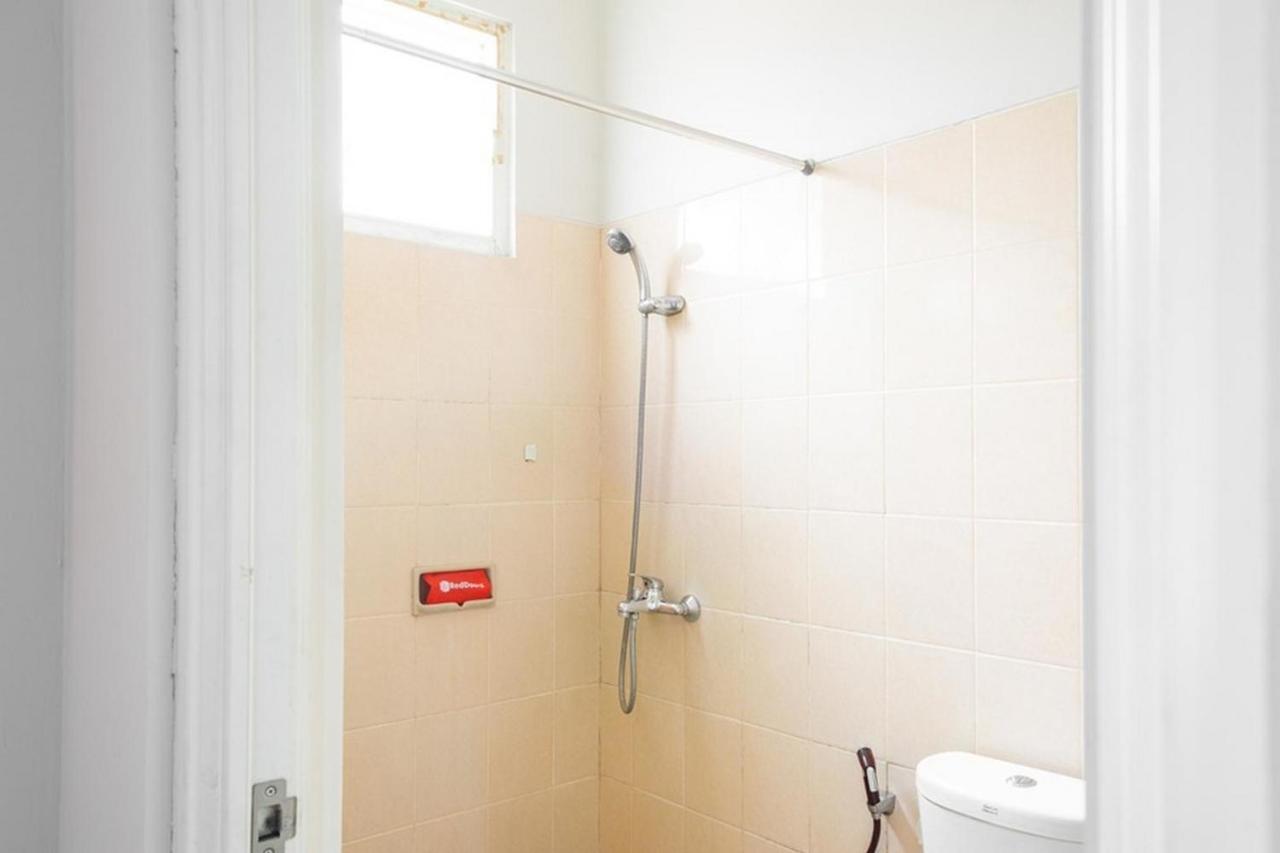 מלון טנגרנג Reddoorz Near Siloam Karawaci 3 מראה חיצוני תמונה